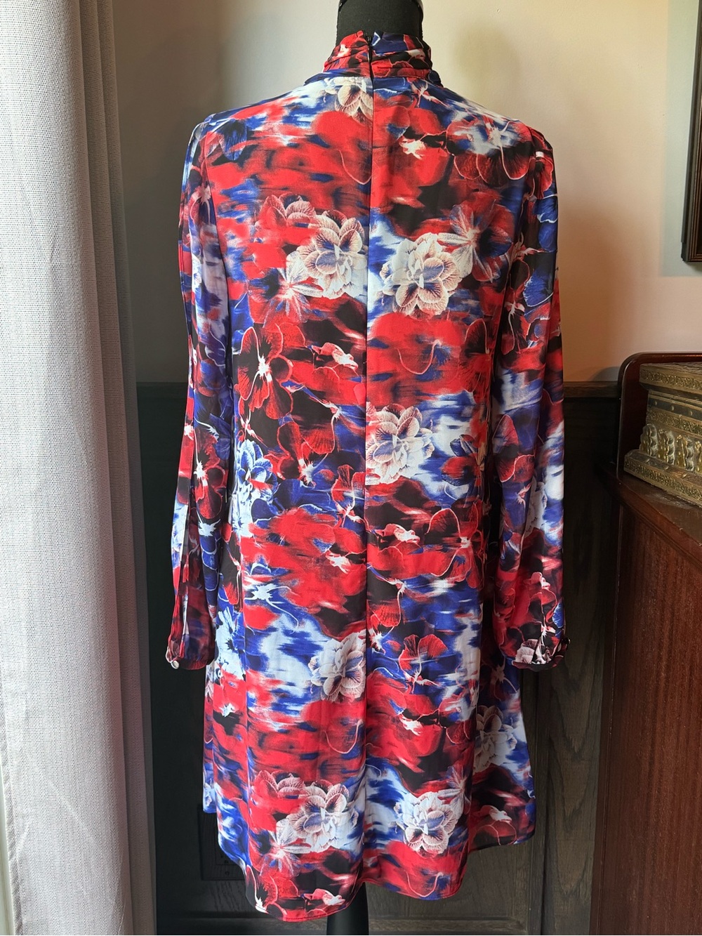 Jennifer Lopez Red & Blue Floral Tie-Neck Long Sleeve Dress NWT 10 - Picture 5 of 9